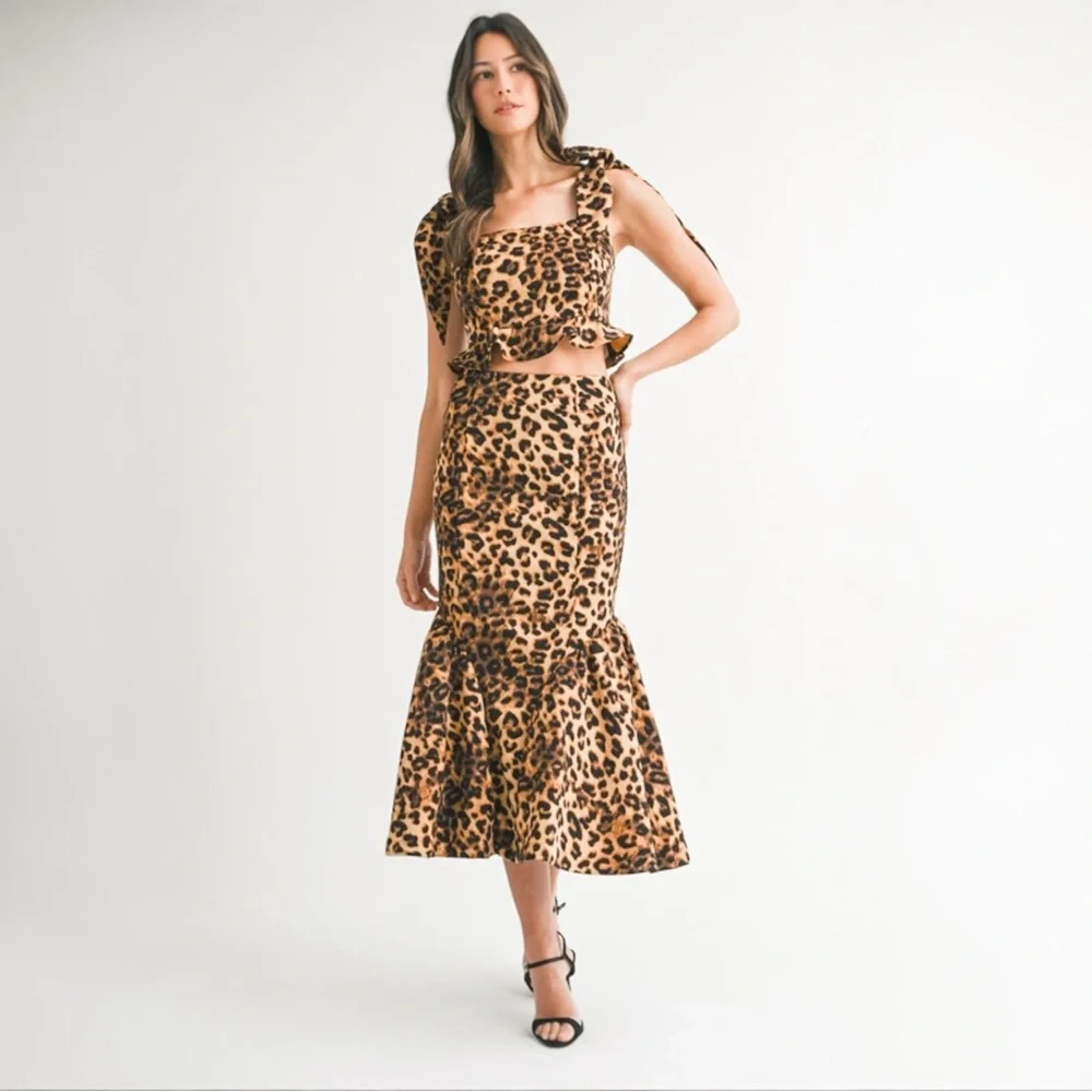Chic Leopard Print Ruffle Crop Top and Midi Skirt Set - Picture 6 of 11